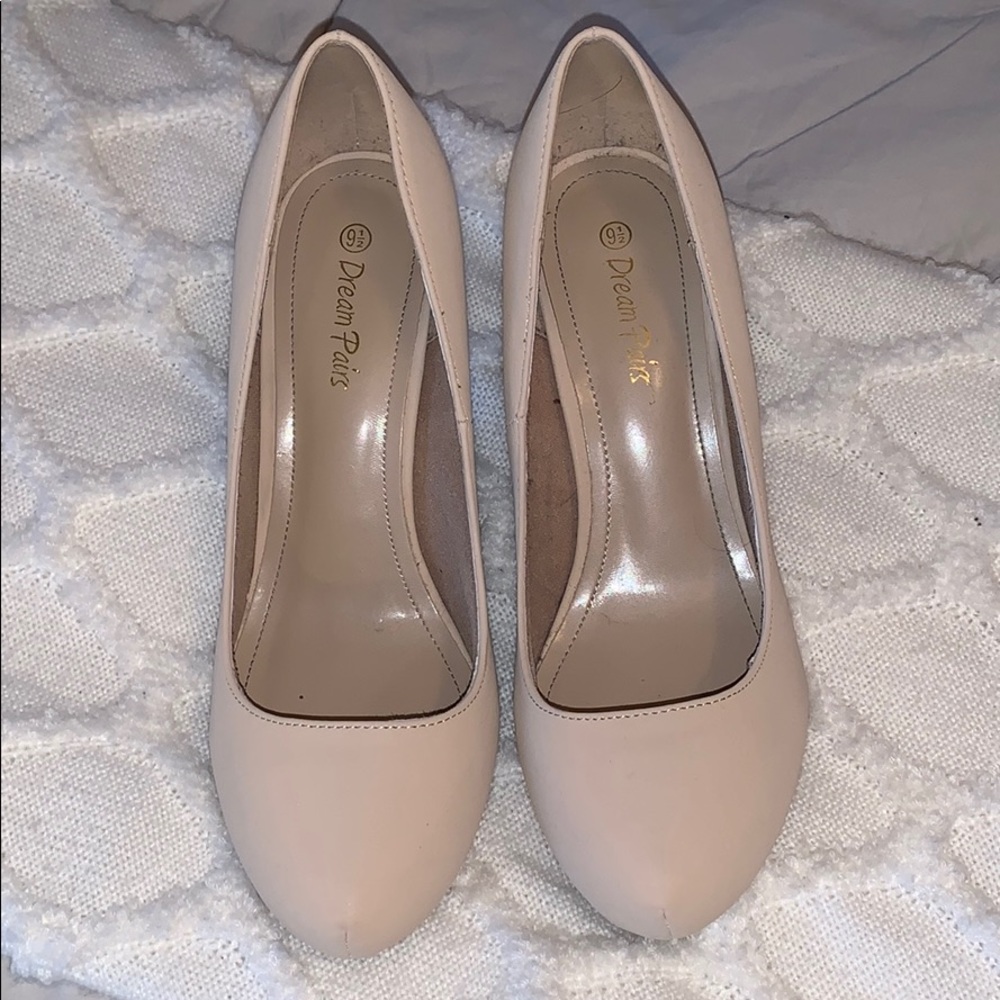 Women’s Dream Pairs Nude Heels • 9.5